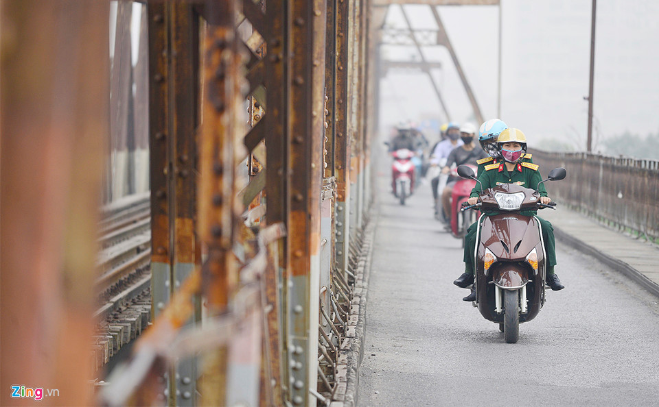 Sương mù bao phủ Hà Nội cả ngày lẫn đêm